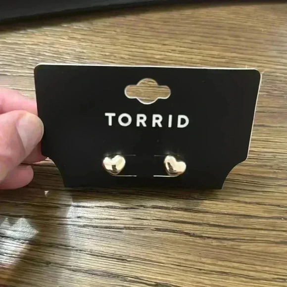 NWT TORRID Faux Rose Gold Heart Shaped Earrings - Picture 2 of 2